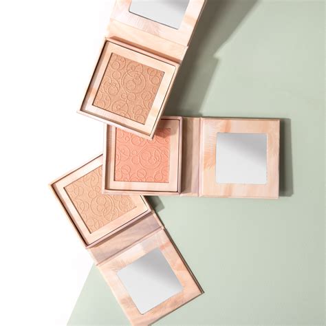 chanel radiant glow highlighter iby beauty